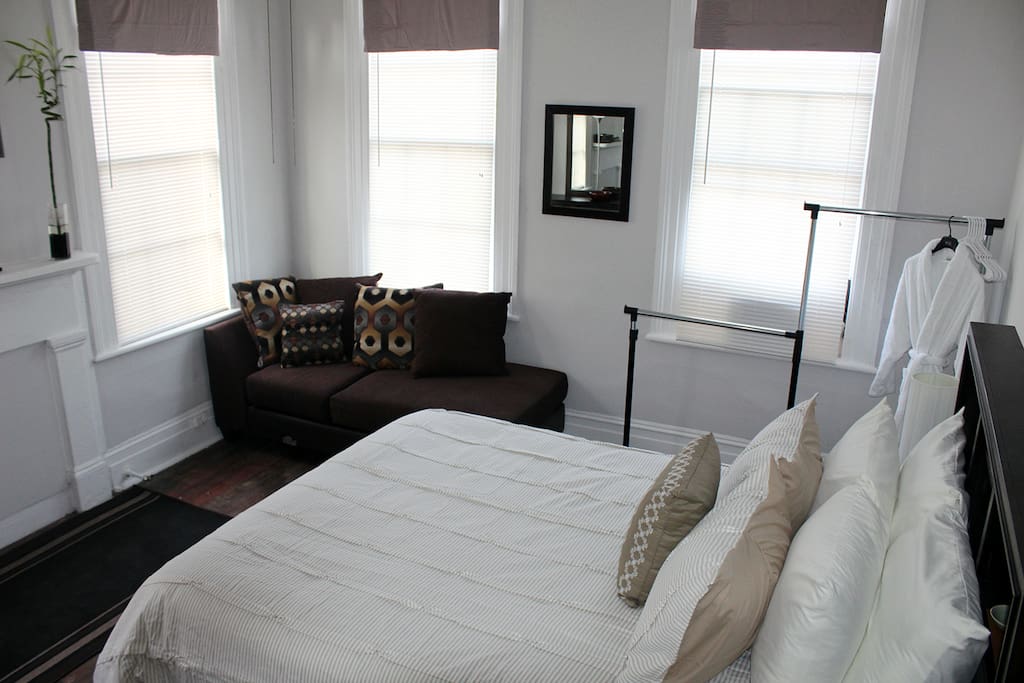Master Bedroom with Queen Bed