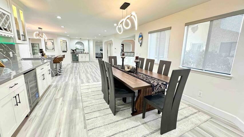 Luxury home with pool & Jacuzzi gallery image 4