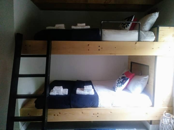 Closed room 2 double beds