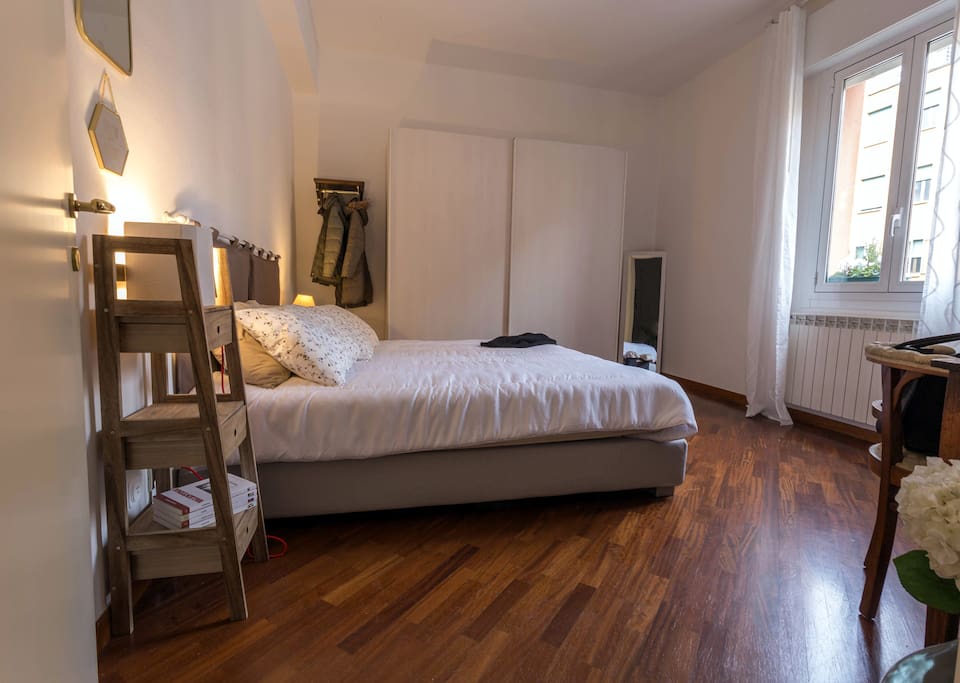 The bedroom - king bed or single beds.
Well, you choose !
third bed if required