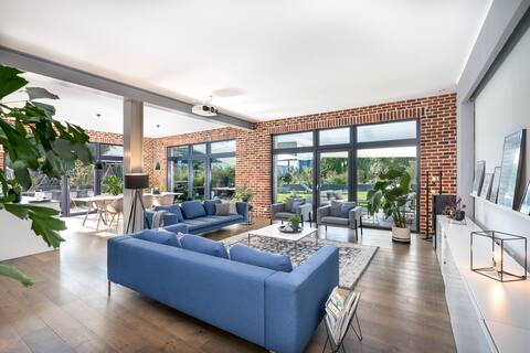 Private house with loft character and large terrace