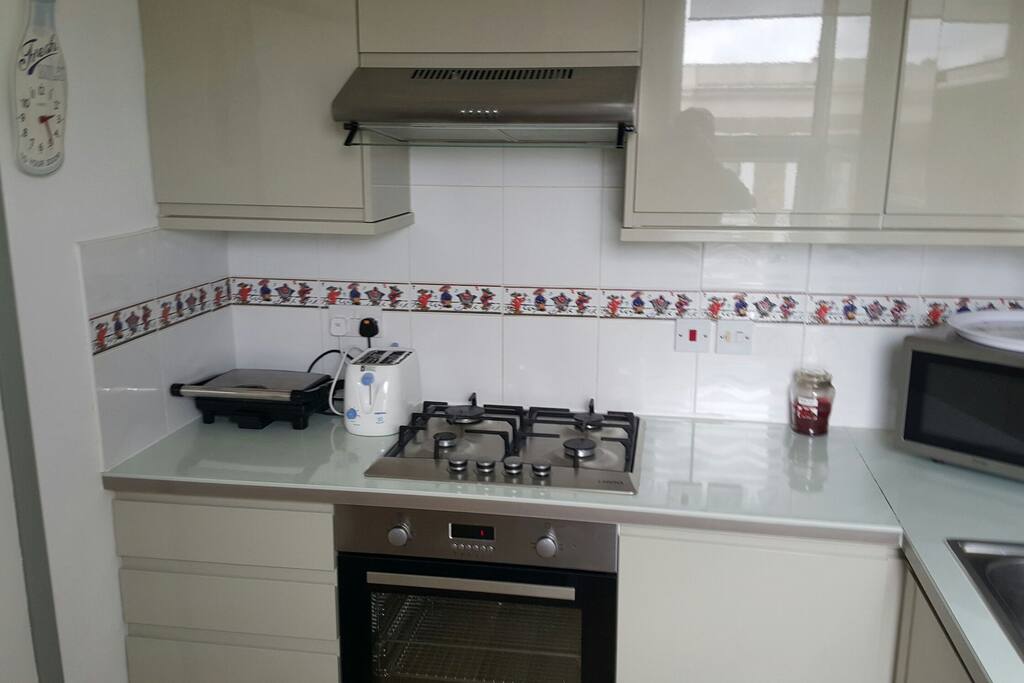 FULLY FITTED KITCHEN
INCLUDING OVEN AND HOB, MICROWAVE, KETTLE, TOASTER WASHING MACHINE, FRIDGE