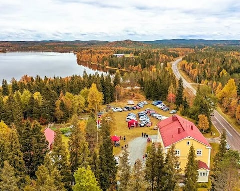 Maaninkavaara's idyllic schoolyard