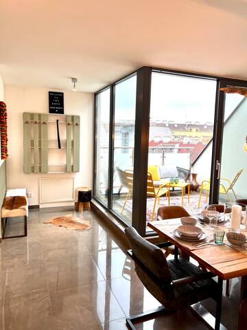 Skyline Penthouse gallery image 4