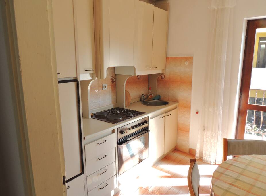 Kitchen with diningroom