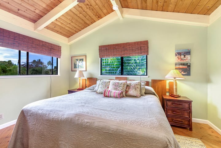 Second bedroom with king bed.
