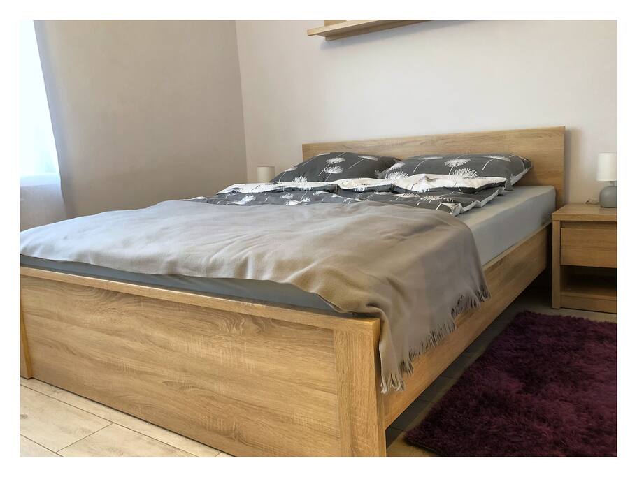 Kings bedroom bed