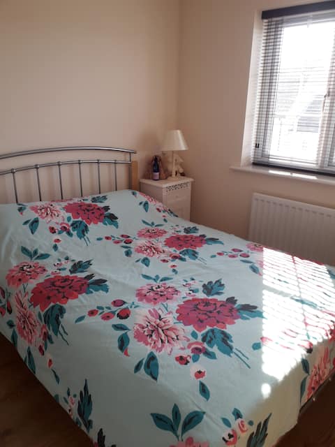 Quiet double room with private bathroom - Ely