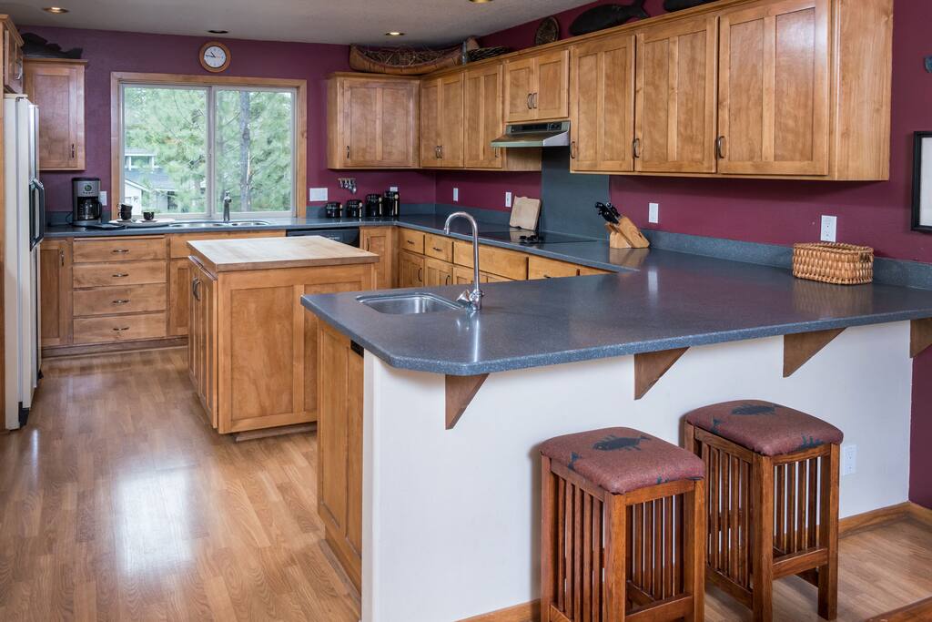 Generous kitchen with 2 sinks, dishwasher, & island