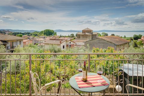 Top Airbnb: Luisa Apartment - Lake View in Passignano Sul Trasimeno