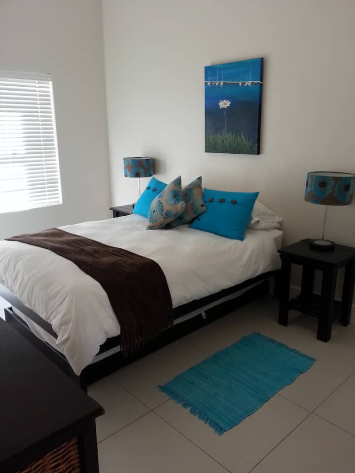 Dormitorio 5, cama doble.