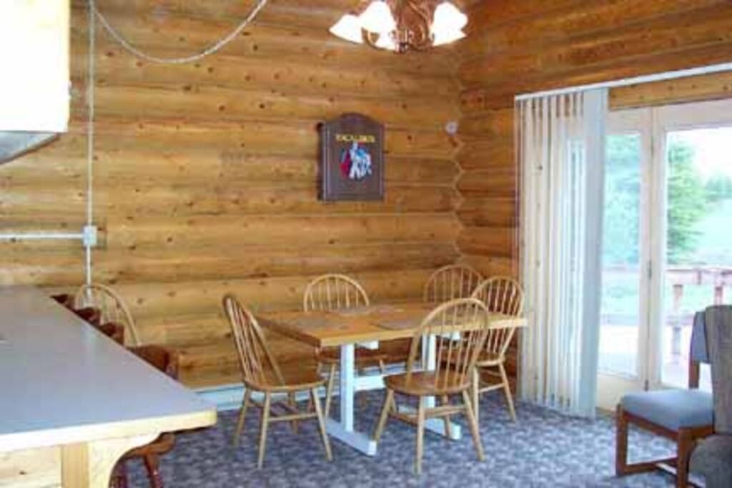 Large dining area looking over the golf course and Sawtelle Peak