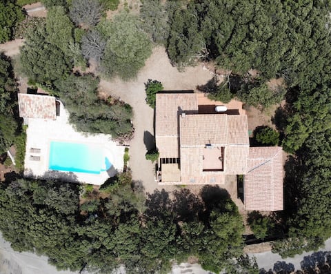 VILLA CLOSE TO UZES WITH POOL