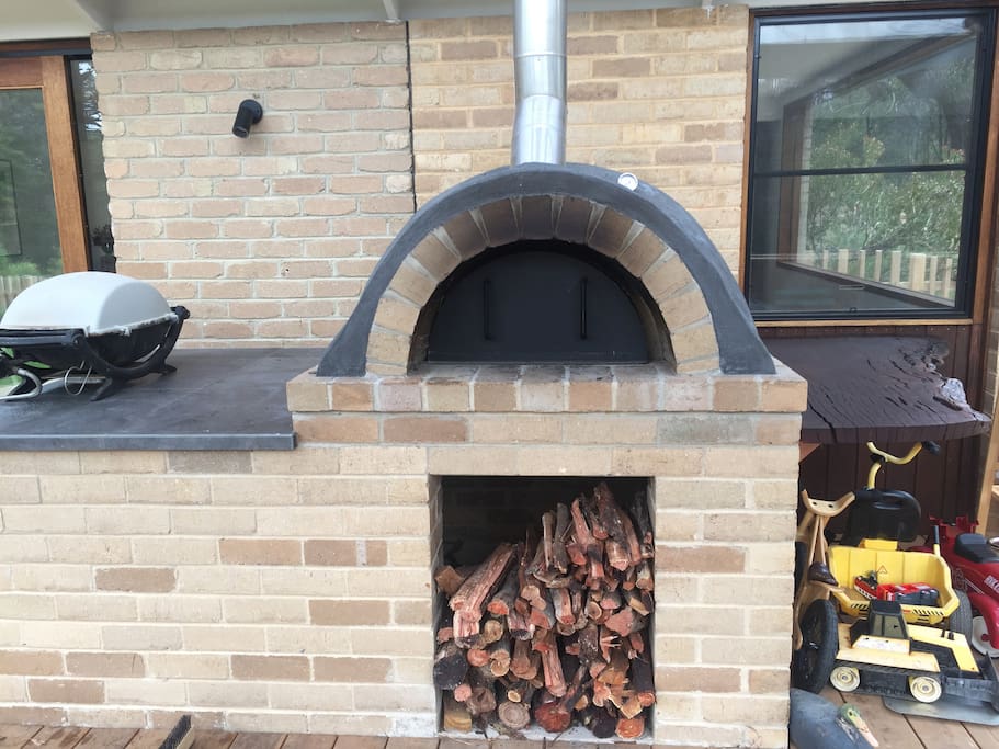 Amazing pizza oven and gas BBQ