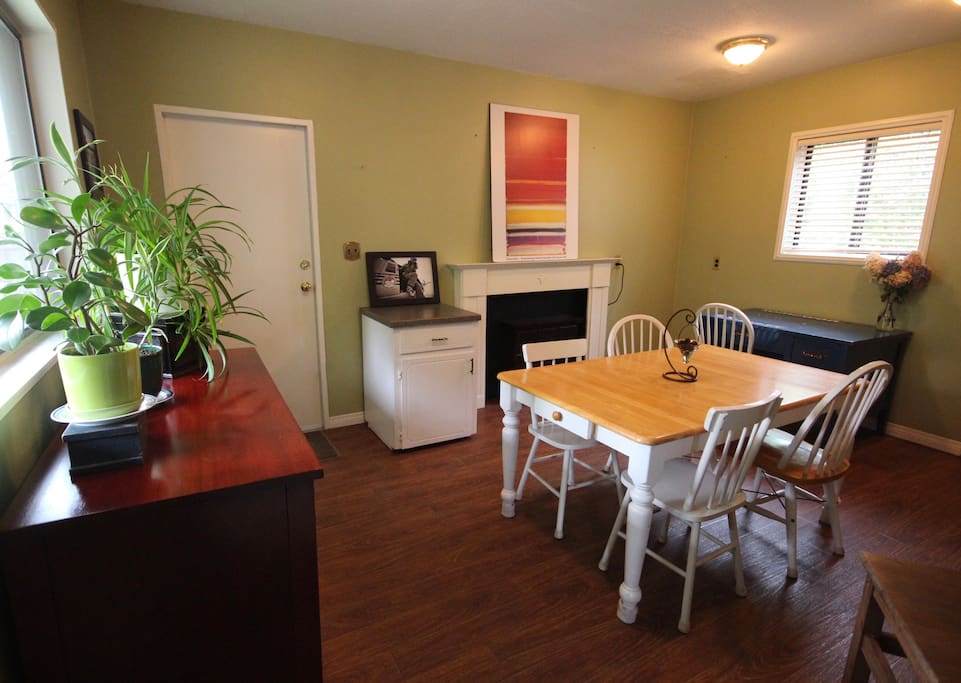 Dining room table comfortably seats six.
