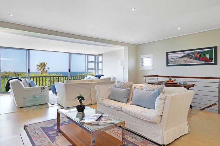 Perfect townhouse a stones throw from BoulderBeach