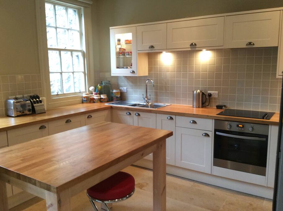 Fully fitted kitchen