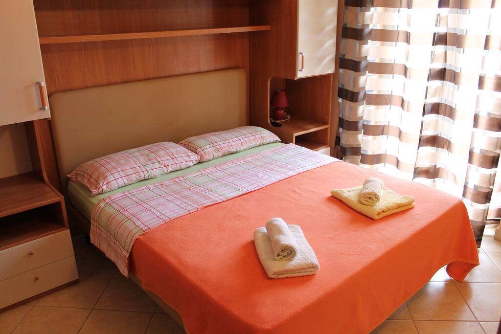 Double bedroom with balcony access