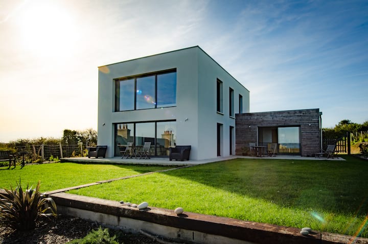 House with panoramic sea view