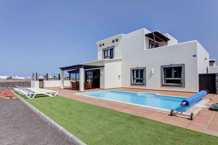 Hipoclub Villas - Lanzarote managed Airbnb listing 1