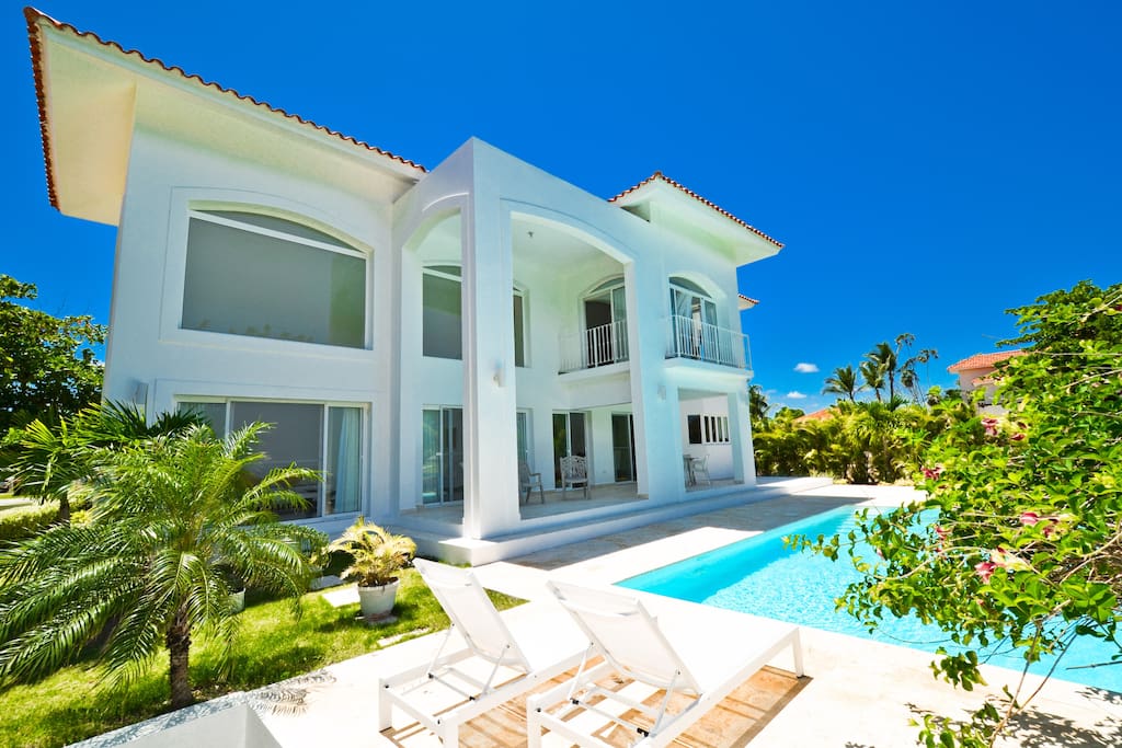 4 BR Villa with Pool / Golf view Punta Cana 85 Houses for Rent in