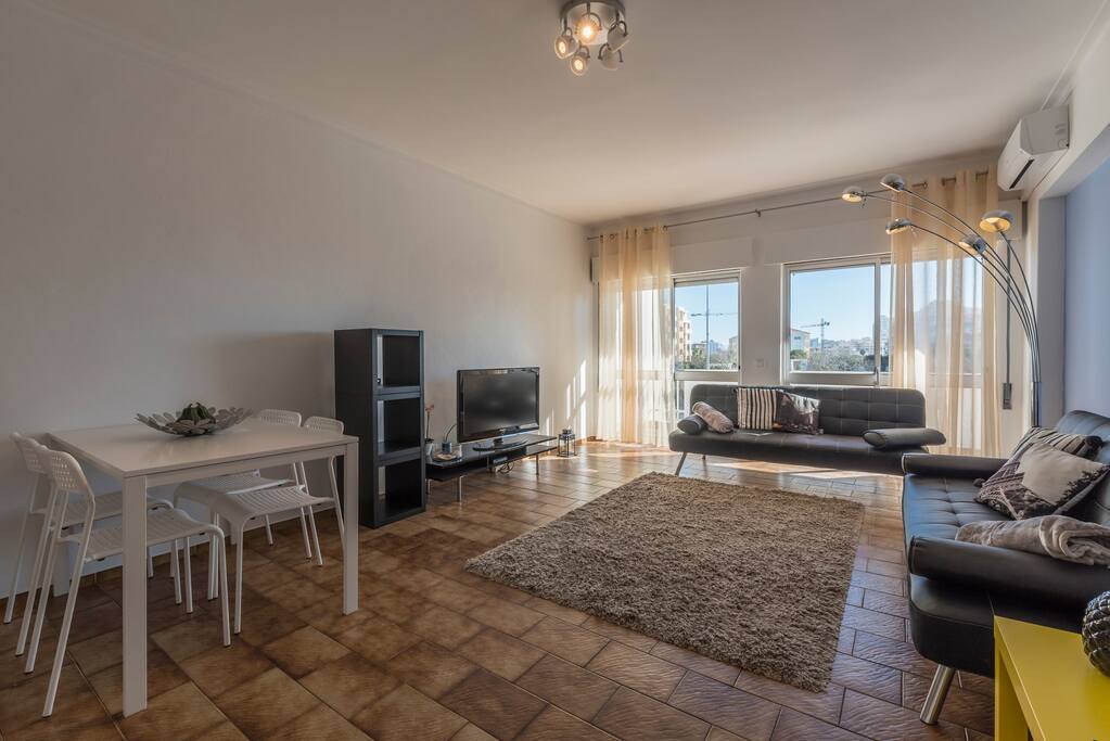 Spacious livingroom/kitchen