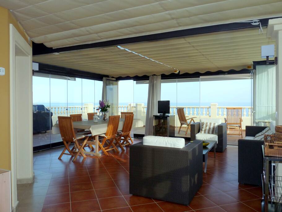 Salón terraza acristalada