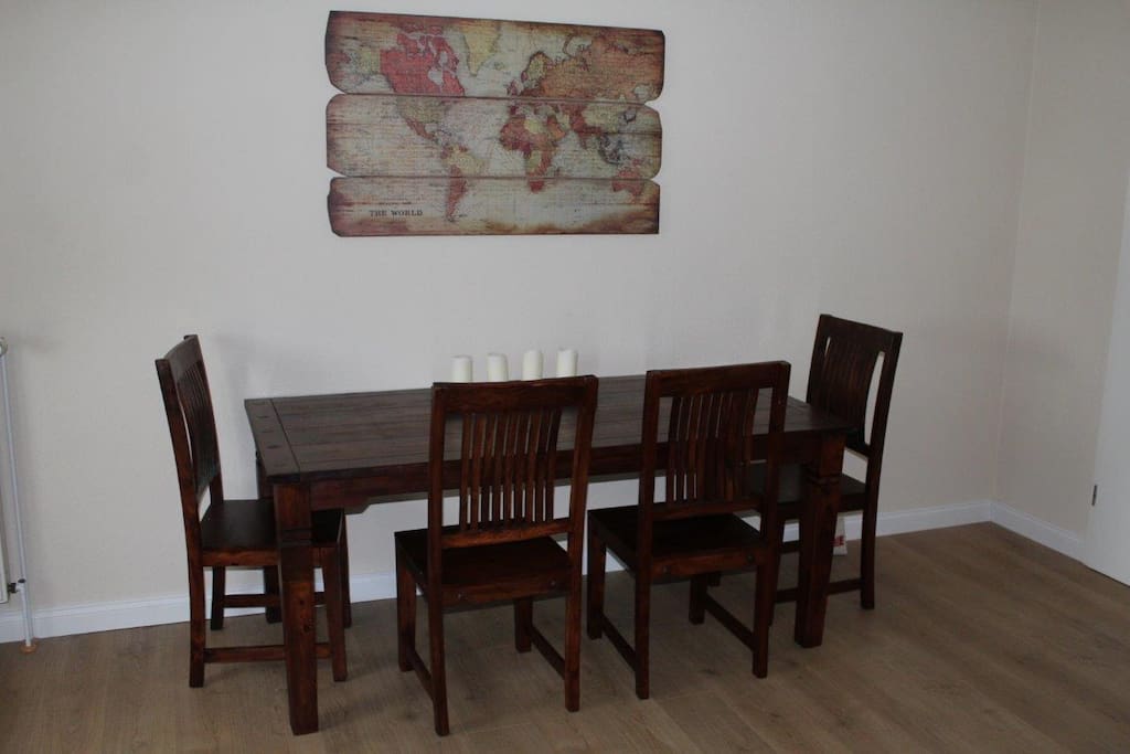 Esstisch im Wohnzimmer