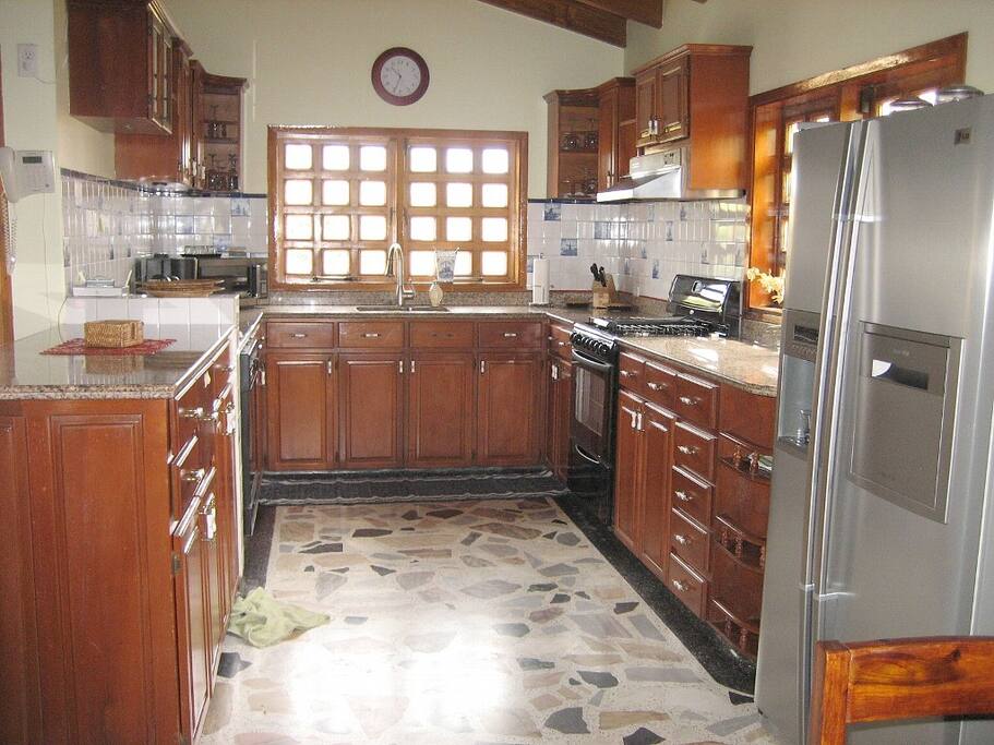 Kitchen w/ new appliances