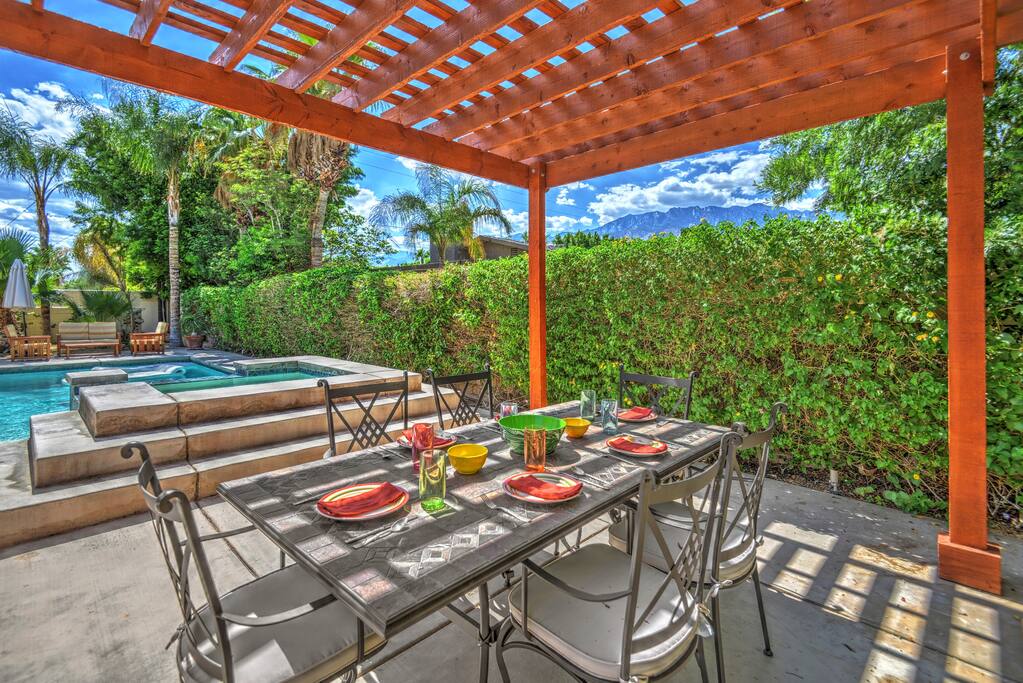 AL FRESCO DINING