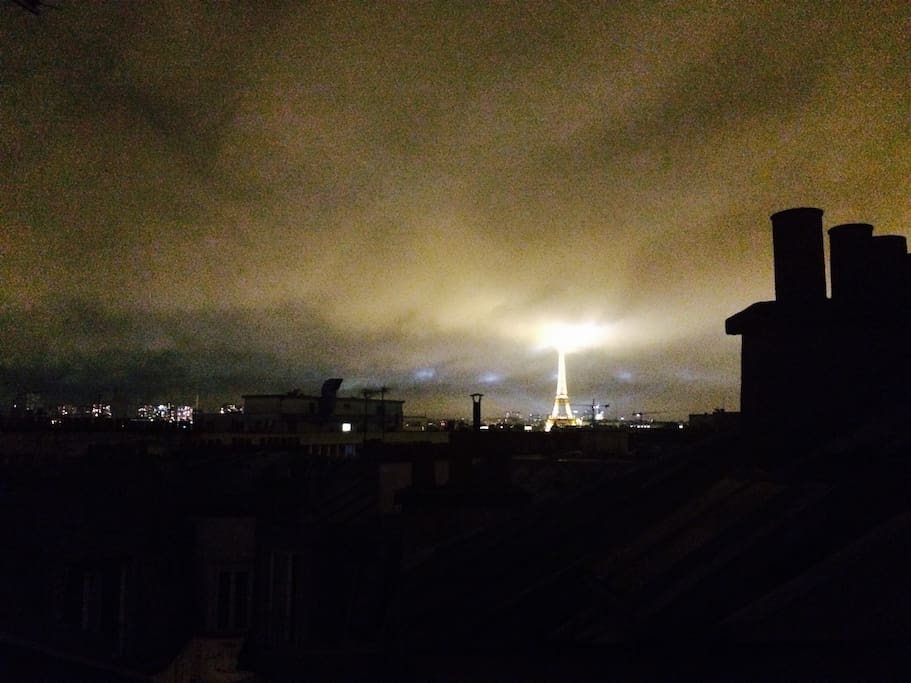 Notre belle tour eiffel visible depuis la mezzanine :)