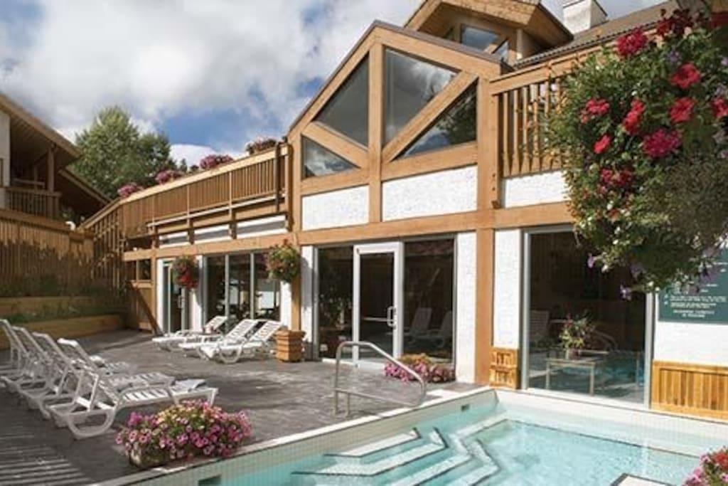 Outdoor hot tub