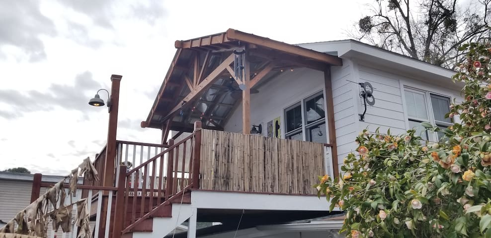 1BD in Charming Neighborhood ♥ Elevated Patio