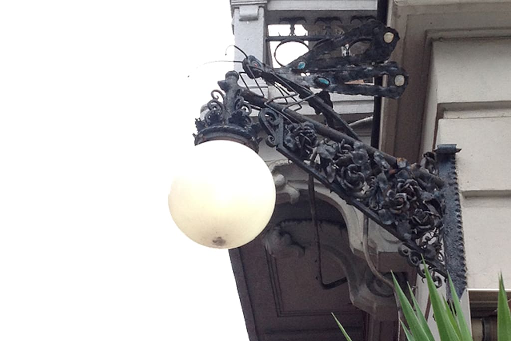 _Streetlight Nouveau dragonfly-shaped, original palace_
