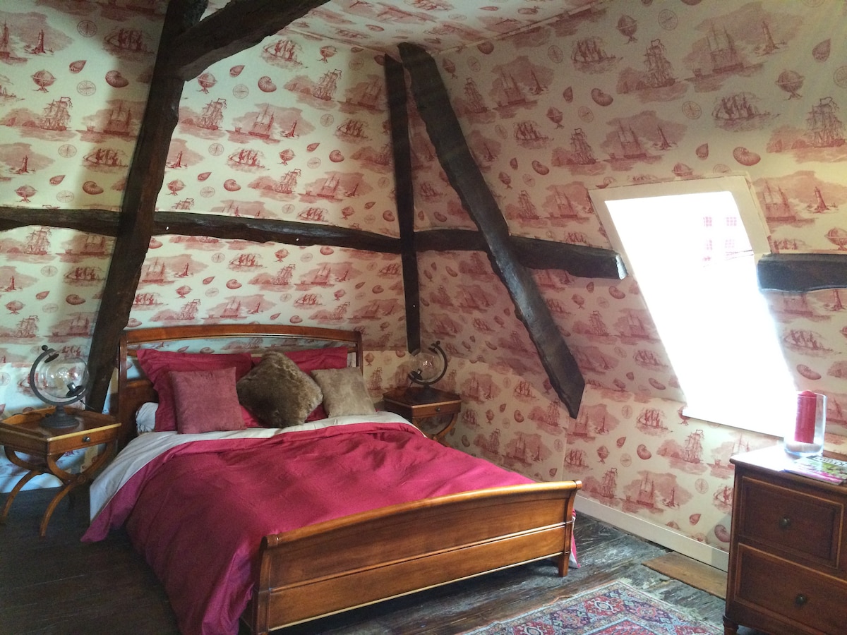 ШАМБРЕ, КУЛАТА НА СОЛИДОР
DE + 20 M2 ДВОЙНО ИЗЛОЖЕНИЕ И ПРИЛЕЖАЩИЯ ПАРКЕТ В БАНЯТА В НАЧАЛОТО НА 18 - ТИ ВЕК