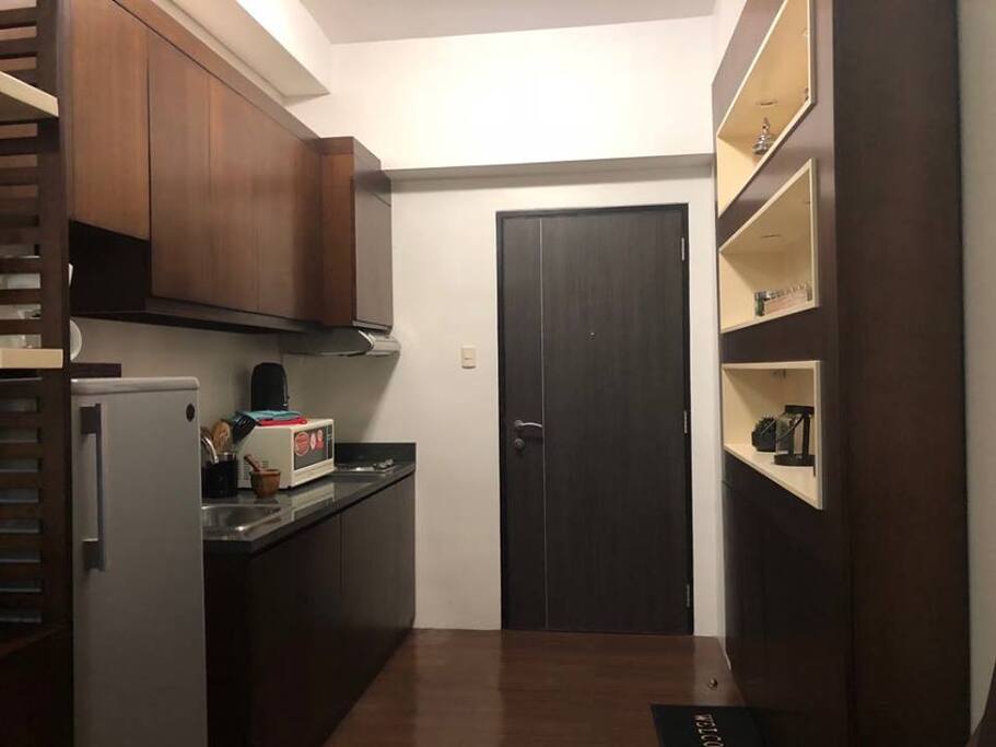 Entrance of the apartment with the kitchen fully furnished.