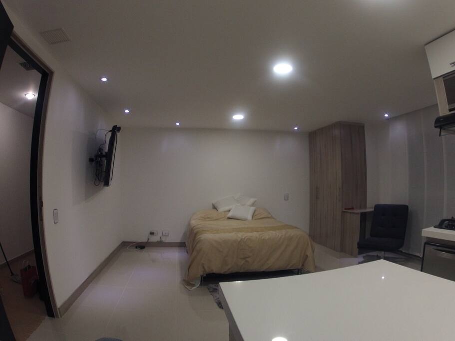 Espacio de dormitorio estilo loft, todo es un espacio abierto