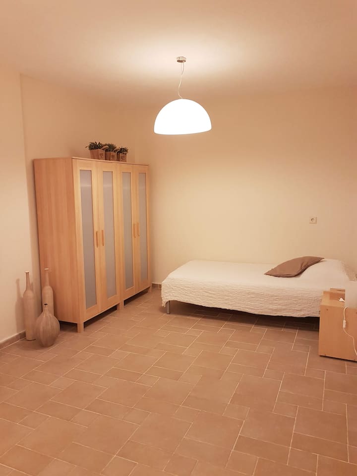 חדר שינה במרתף