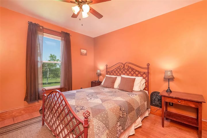 Spálňa 5 - Paleo - 1 menšia manželská posteľ + vlastná kúpeľňa