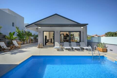 Sun Ray Beach Life Villa, 300m from Agia Marina
