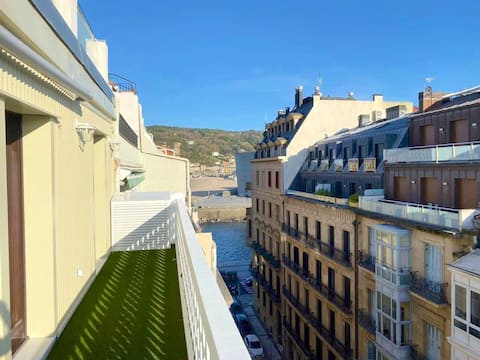 Downtown, new & bright penthouse, terrace & views