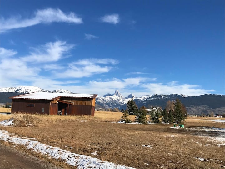 LoftLife Getaway with Teton Views + Hot Tub Houses for Rent in