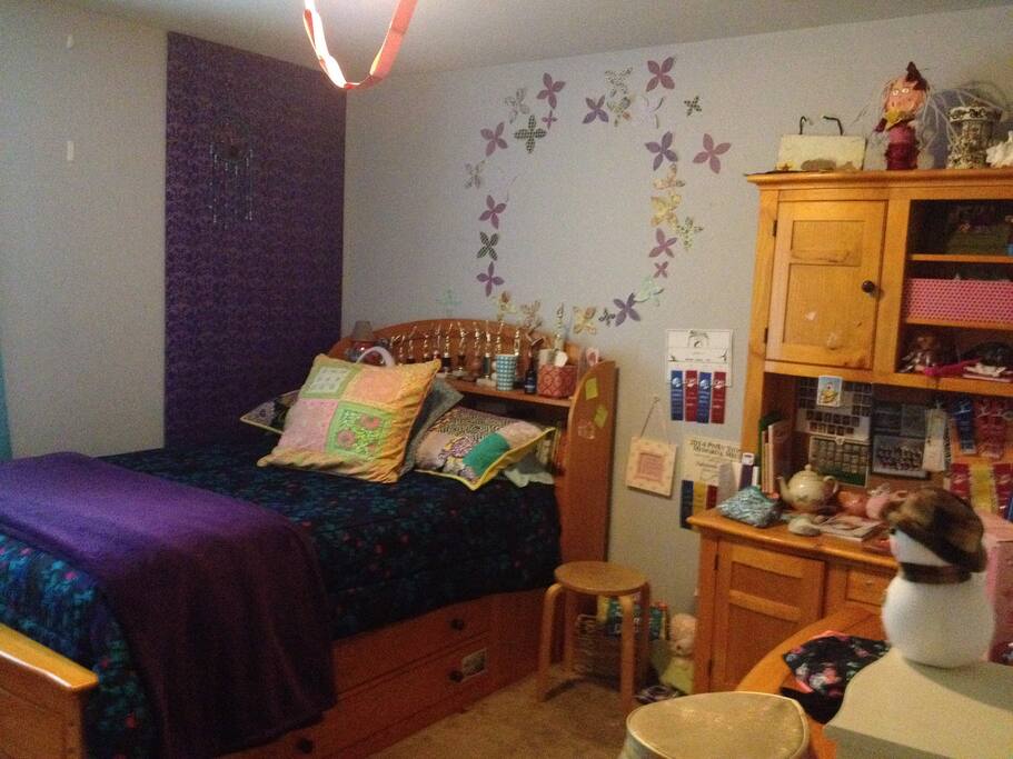 Room with double bed
