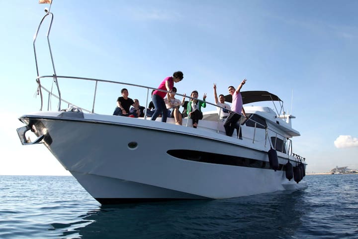 Comfortable power yacht with 3 cabins