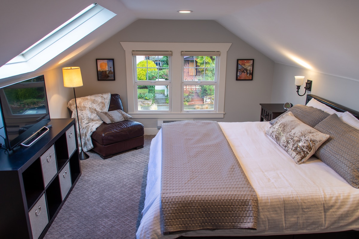 Slaapkamer 3 is boven en heeft je kingsize bed en heeft een hemellicht op het noorden om van de nachtelijke hemel te genieten.
