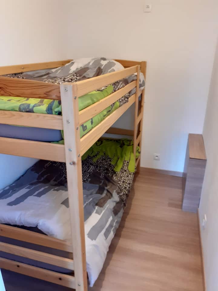 zona de noche cerrada para sus adolescentes, contiguo a la habitación principal 2