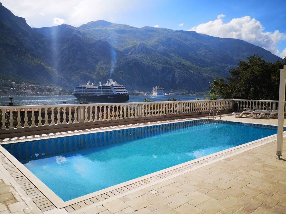 Flat pool. Flat pool