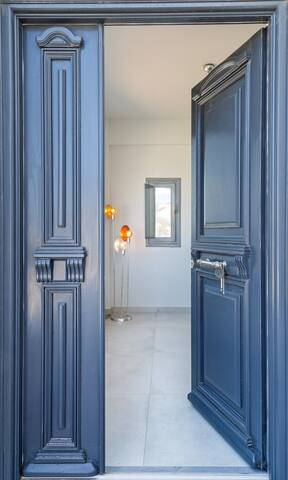 On the Rocks Antiparos gallery image 2