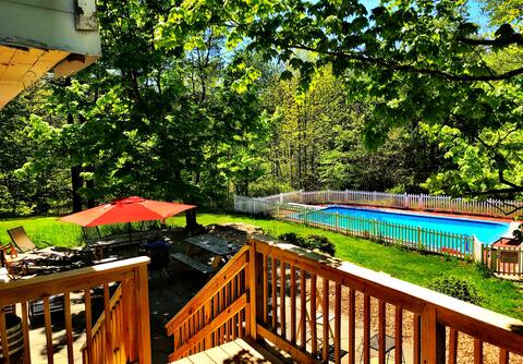 Secluded Farmhouse, 30 acres private estate.