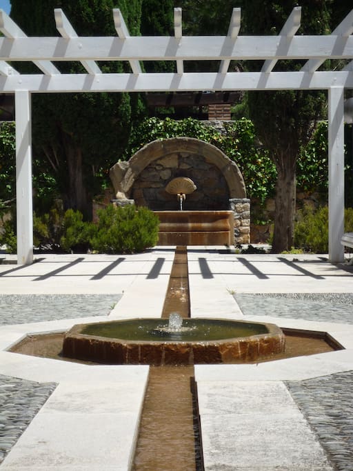 Most of the artifacts used in the construction of this garden were recycled materials from the ruins of the Alhambra Palace.